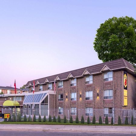 Super 8 By Wyndham Toronto East On Hotel Exterior foto